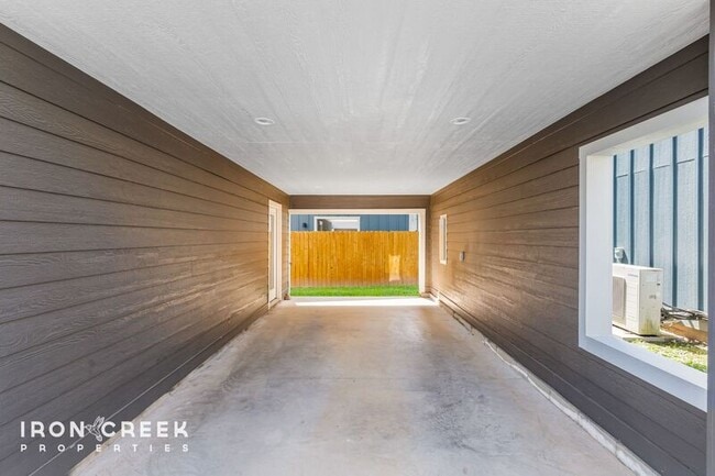 Building Photo - 52 W Cascade St