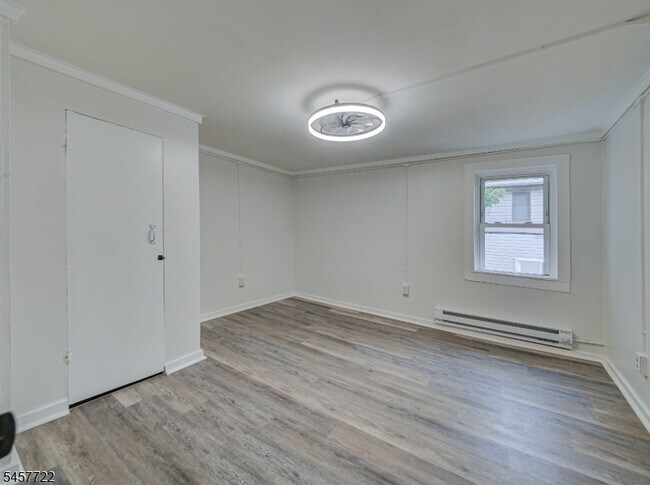 Building Photo - 148 Davenport St