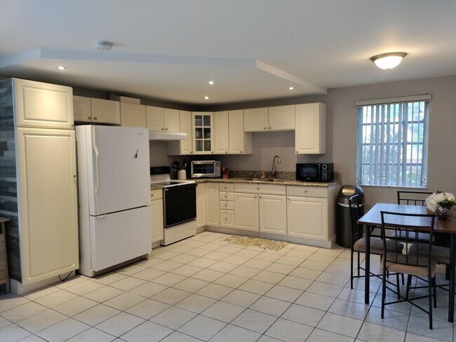 Building Photo - 7945 SW 199th Terrace