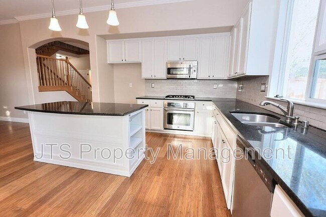 Building Photo - 2040 San Esteban Cir
