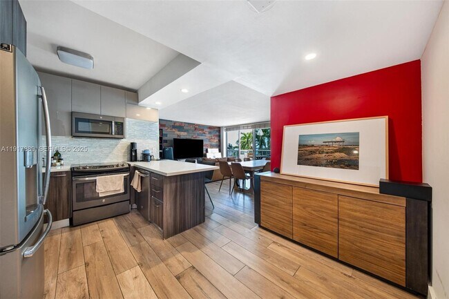 Building Photo - 1541 Brickell Ave