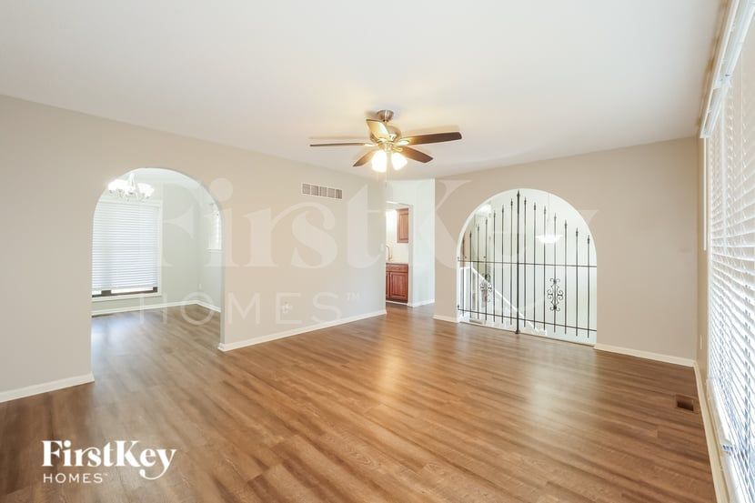 Building Photo - 6704 NW Mirror Lake Terrace