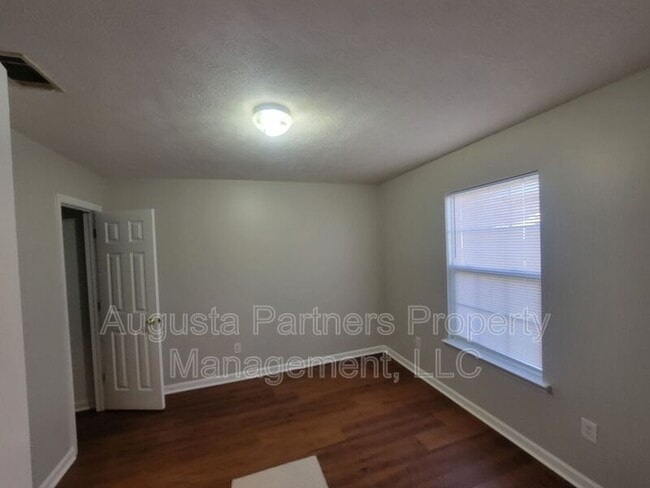 Building Photo - 920 Cammaron Way