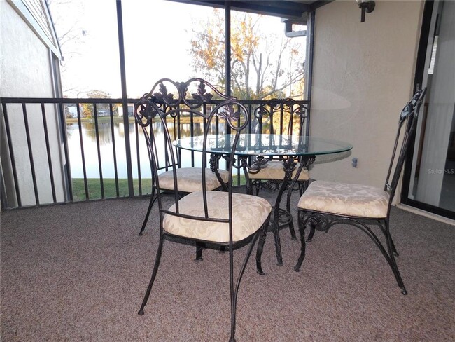 Building Photo - 218 Woodlake Wynde