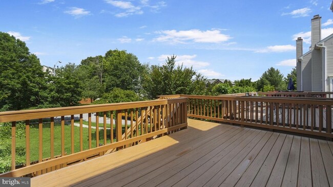 Building Photo - Modern Three-Level Townhome in the Heart o...