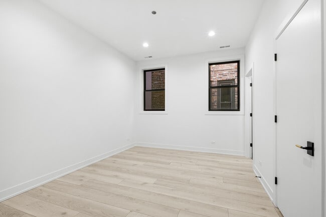 Building Photo - 1331 W Taylor St