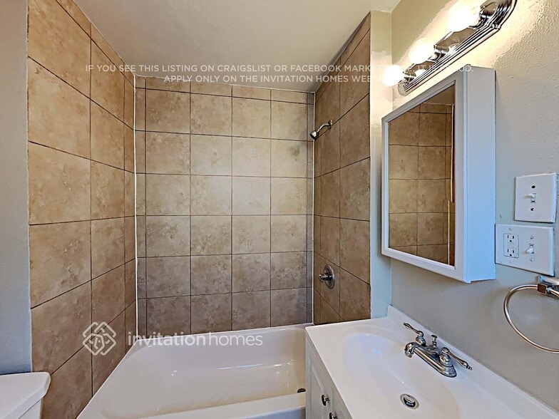 Building Photo - 3703 S Gramercy Pl