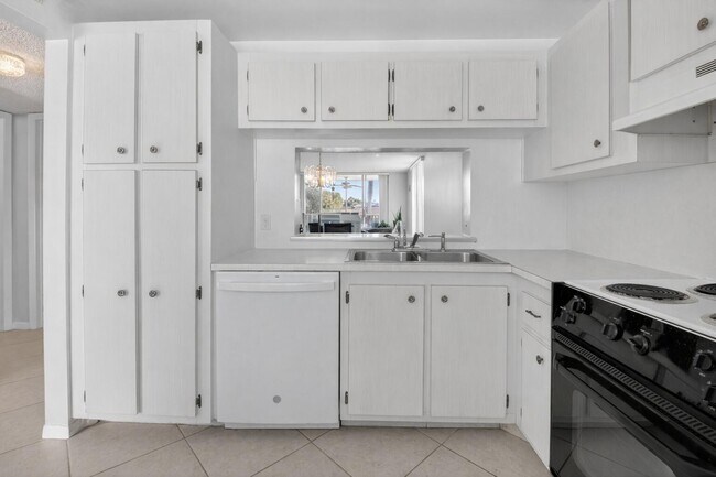 Building Photo - 931 Gardenia Dr