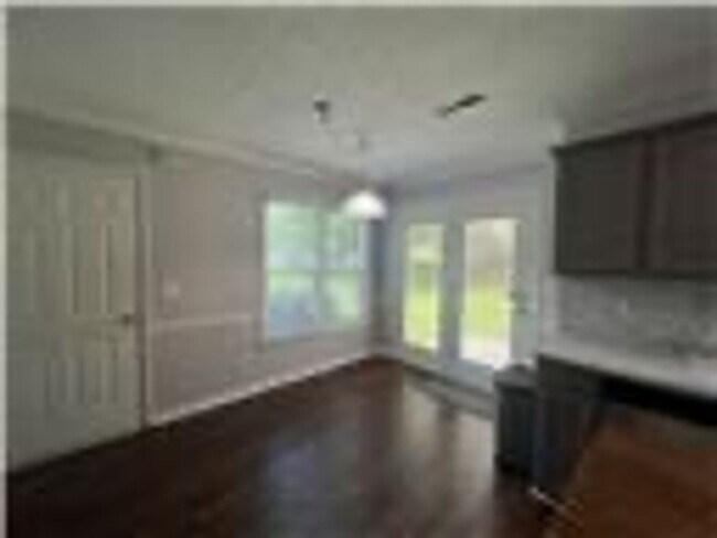 Building Photo - Beautiful Single-Family 3BR Cozy Home
