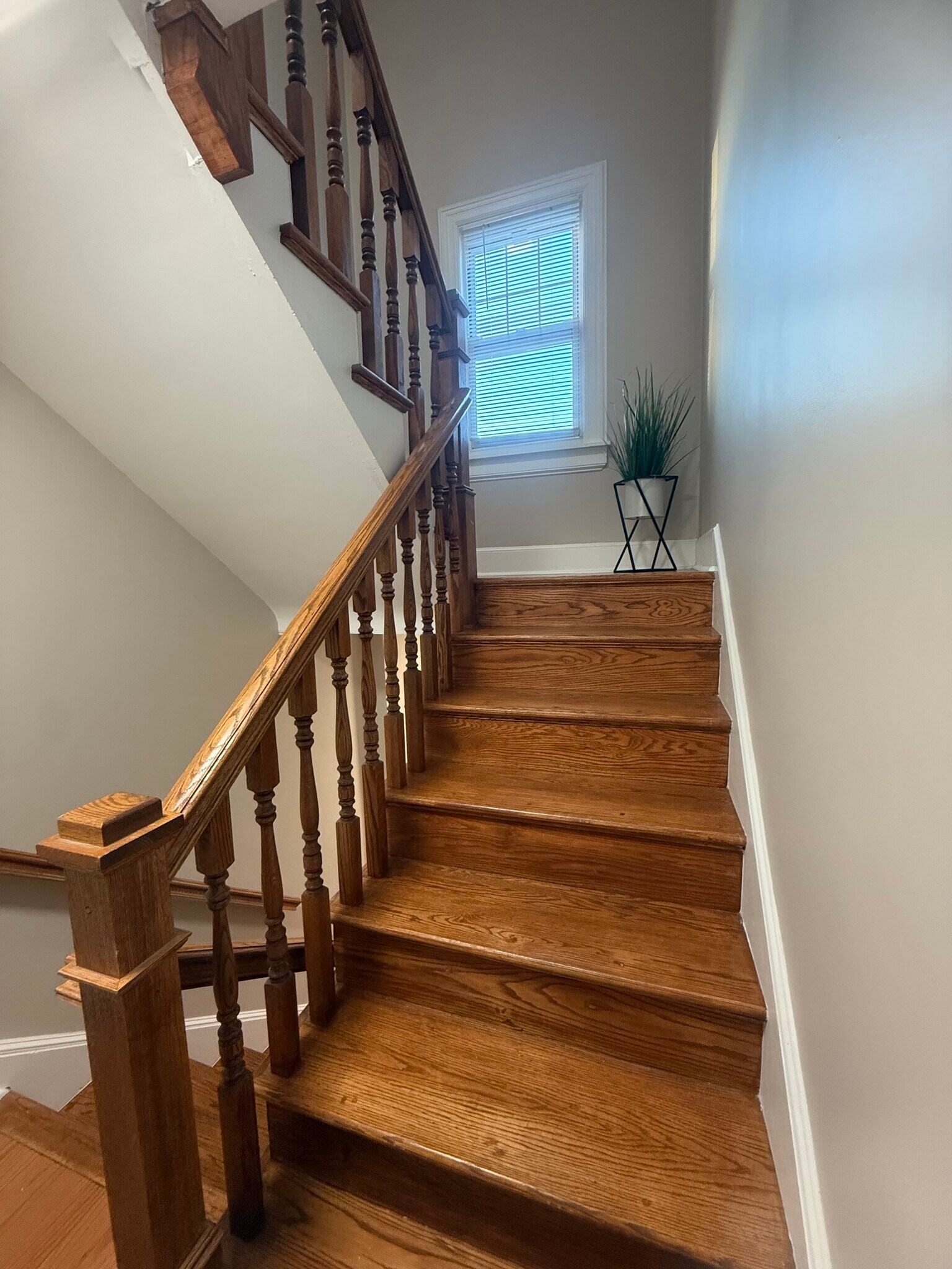 Building Photo - 260 Gainsborg Ave E