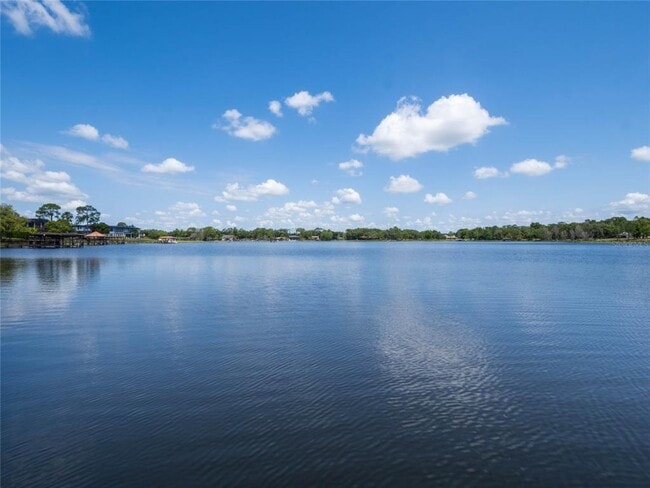 Building Photo - 1911 Lake Markham Preserve Trail
