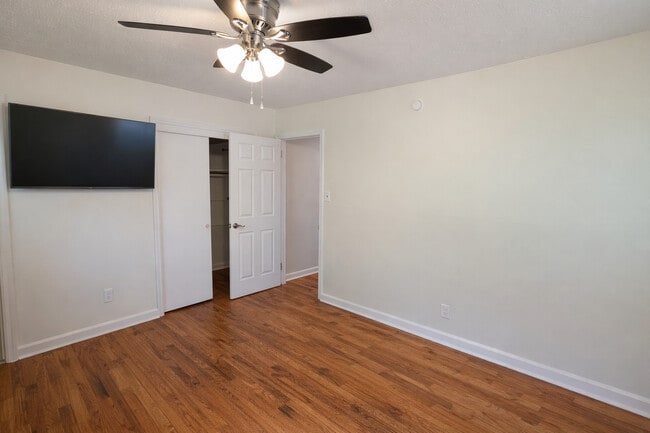 Building Photo - 800 N Briarcliff Rd