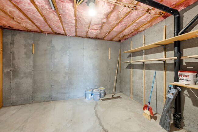 Building Photo - 722 W Webb Rd