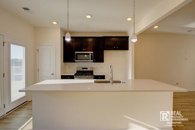 Building Photo - 432 Trotters Ln