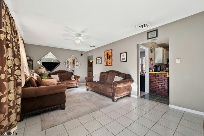 Building Photo - 34 Ward Ave