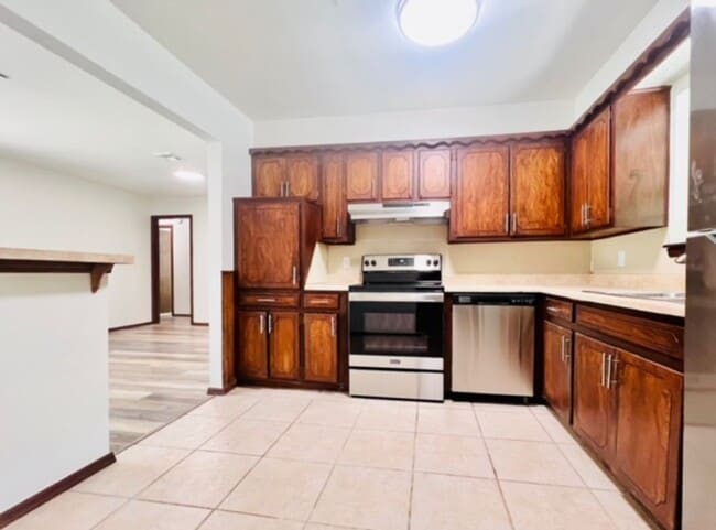 Building Photo - Very nice 3 bed 2 bath home - 1 mile from OU.