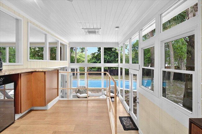 Building Photo - 1205 Gardenia Dr