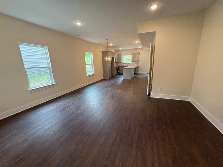 Building Photo - 4691 Heiskell Dr