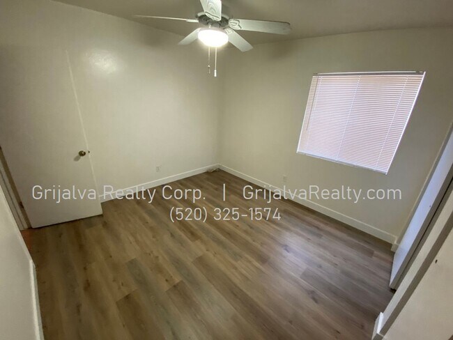 Building Photo - 1416 E Lee St