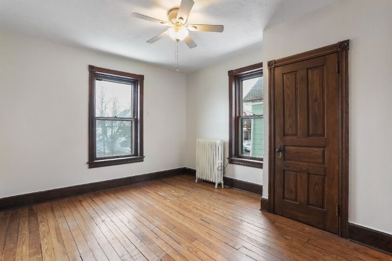 Building Photo - 358 York St