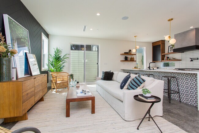 Building Photo - Federal Pearl Villas