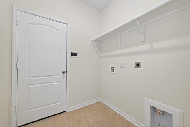 Building Photo - 8110 Shelter Bay Ln