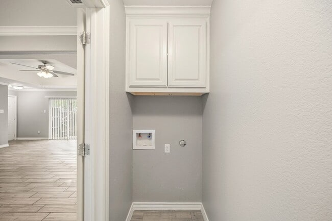 Building Photo - 521-525 Gilcrease Street Unit