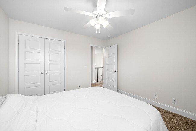 Building Photo - 525 Bloomington Trce