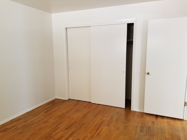 Building Photo - 2br duplex with carport and stackable washer/dryer included!