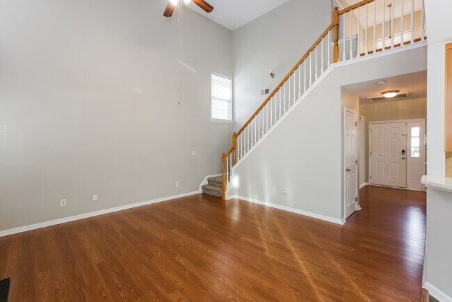 Building Photo - 926 Marthas View Dr NW