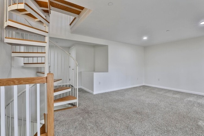 Building Photo - 92 Barrington Ave