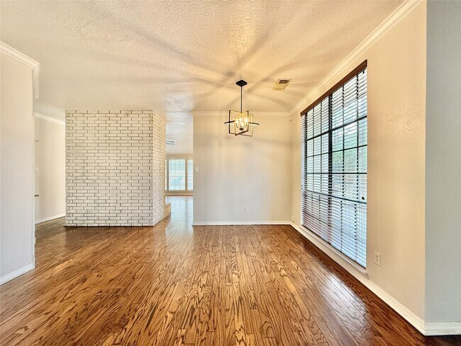 Building Photo - 42 Village Knoll Pl