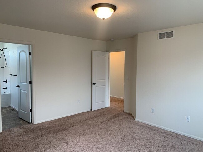 Building Photo - Lovely Split-Level Home in South Loveland/Berthoud
