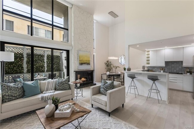 Building Photo - 1007 S Catalina Ave