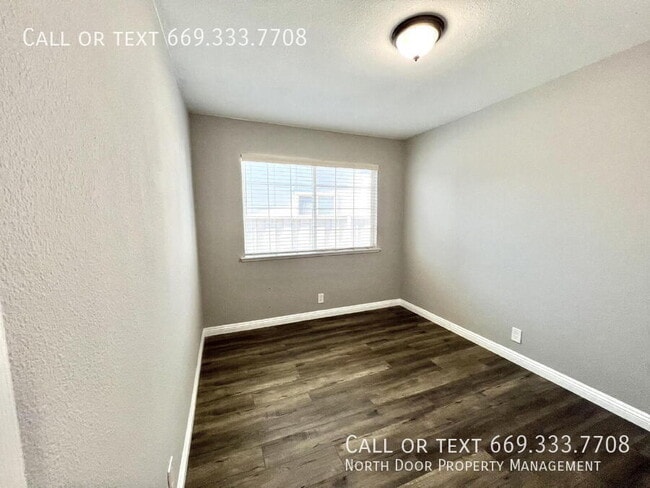 Building Photo - 3197 Bourgeois Way