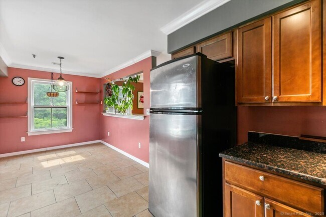 Building Photo - 677 Quinnipiac Ave