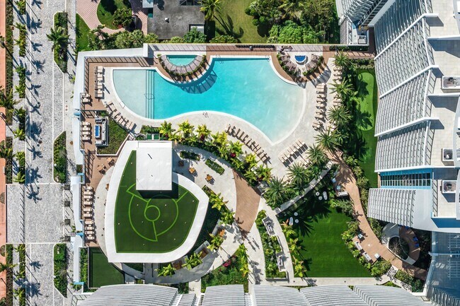 Building Photo - 220 Lake Shore Dr