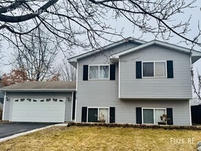 Building Photo - 9712 Hames Ct S