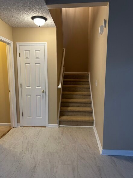 Building Photo - 100 Glenlea Ln