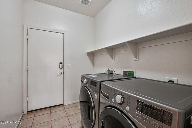Building Photo - 12818 W Mulberry Dr