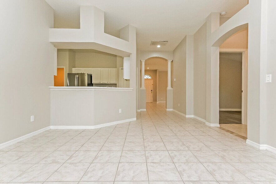 Building Photo - 1464 Lake Shore Ranch Dr