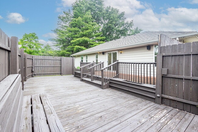 Building Photo - 3804 Larkspur Ct