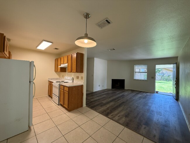 Building Photo - 224 Bluebird Ln
