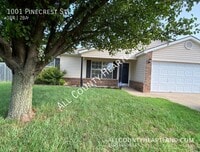 Building Photo - 1001 Pinecrest St
