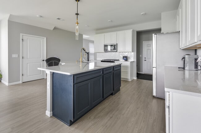 Building Photo - 2227 Ryegrass Ln