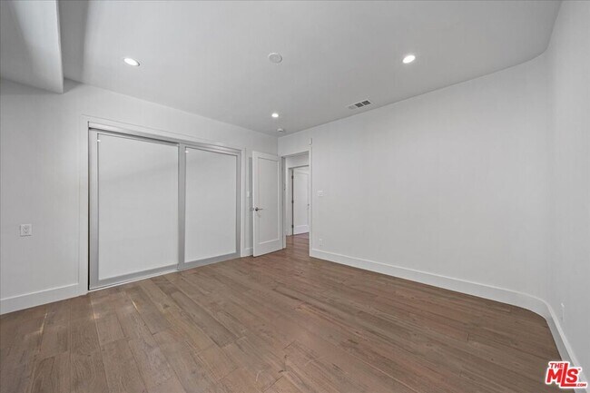 Building Photo - 1455 S Castello Ave