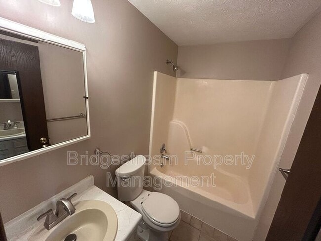 Building Photo - 60 Candlewood Ct