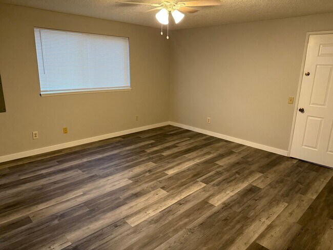 Building Photo - CL2622-2624