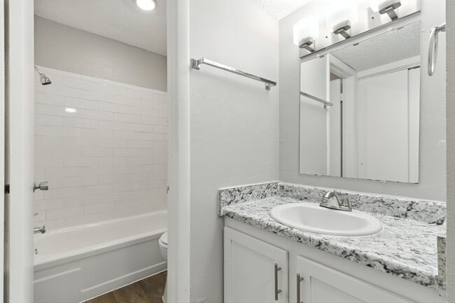 Building Photo - 2 bedroom / 1 bath. Limited-Time Offer: $600 Rent Credit (Applied Over First 3 Months)