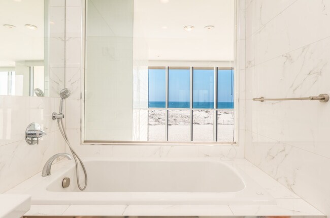 Bedroom 2 Bathroom - 5205 Ocean Front Walk